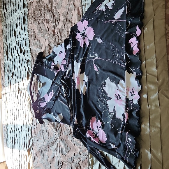 Laura size Medium floral dress - Picture 6 of 6